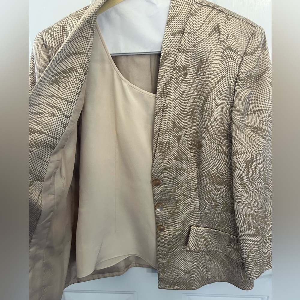 Flores & Flores Women's 100% Silk Beige Three Piece Pantsuit Size 6 - Picture 11 of 15